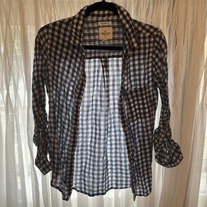 AMERICAN EAGLE boyfriend fit blue and white checkered button down